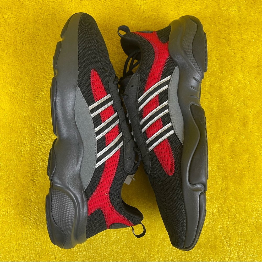 adidas Haiwee Core Black Scarlet FV4595 Size
US Men's 12.5
Brand New never worn
